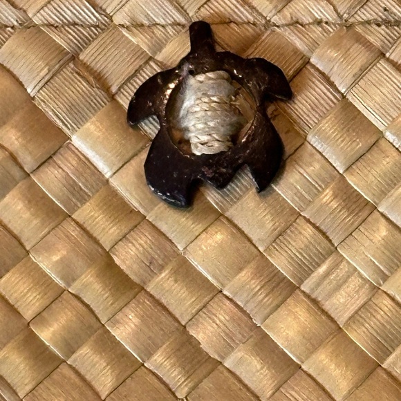 Honu Lauhala Clutch Makeup bag: Pūhala Woven Hawaiian Sea Turtle - Picture 2 of 12